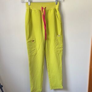 NWOT Figs Limeade Yola 2.0 Scrub Pants